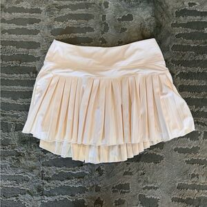 Gold hinge pleated skirt in pale yellow